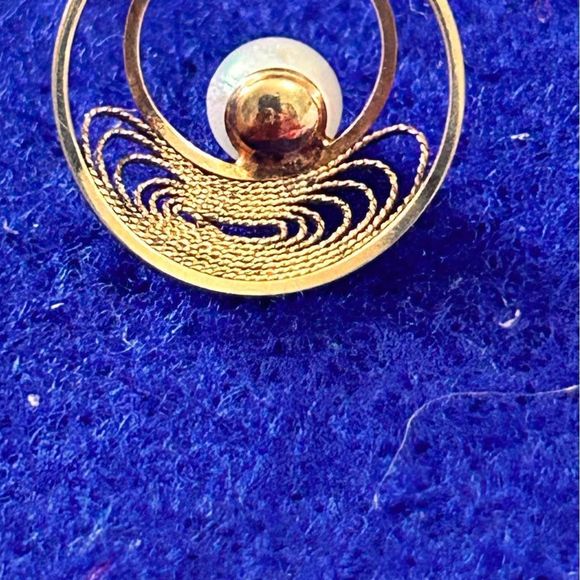 🎉HP🎉 Vintage Gold Filled Round Filligree Pendant with Pearl - Picture 2 of 7